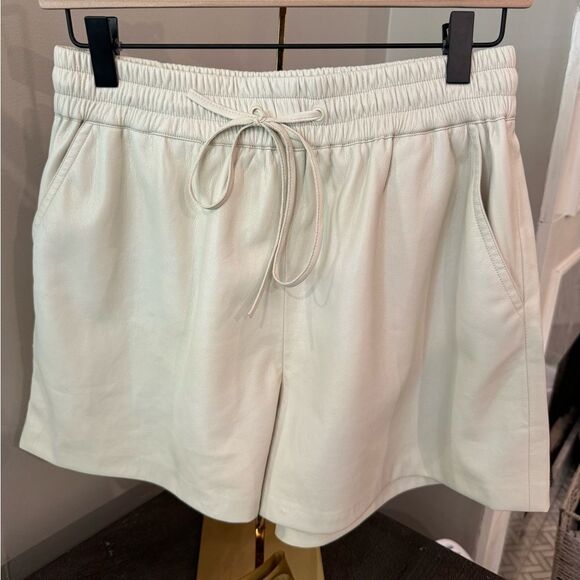 Good American better than leather High waisted shorts. - Picture 4 of 4